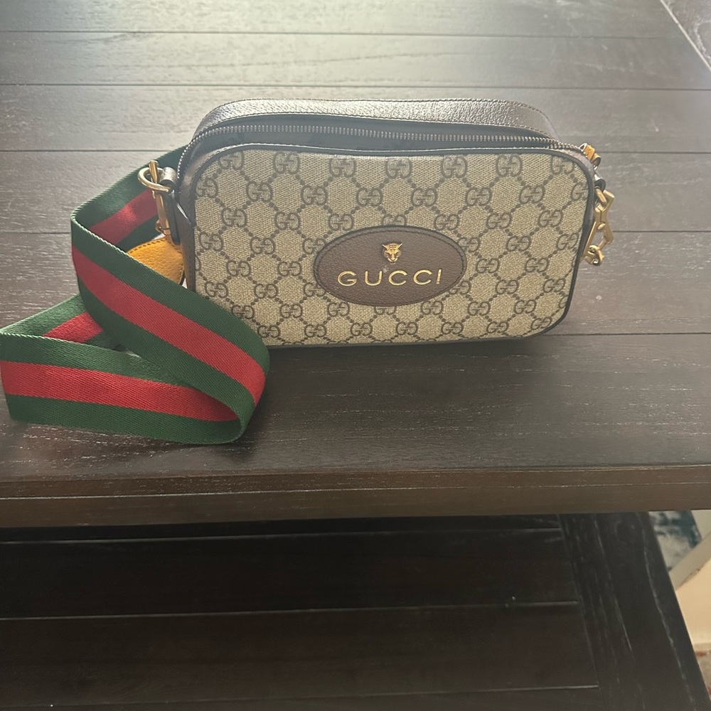 Gucci vintage sling bag